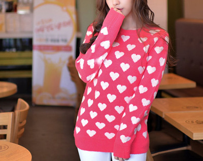 Hearts Fashion, Valentine's Day Outfits, Hearts Sweater, Heart Necklace